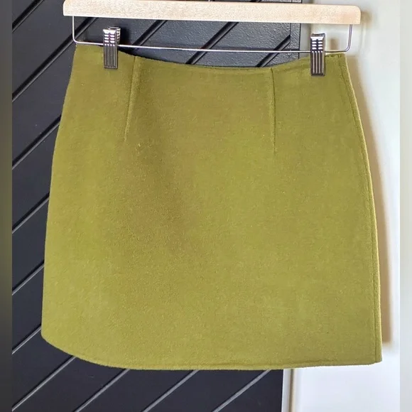 Sezane Laure skirt in olive green. Size 4. Excellent condition! Worn only ONCE! - Picture 2 of 4